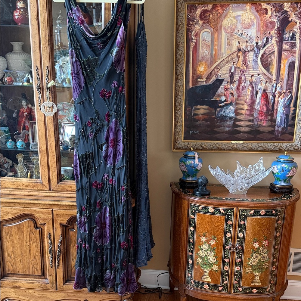 SueWongBeadedSilkBurnoutVelvet&SHAWLCowlNecklineClings&DrapesflatteringFEMININE8 - Picture 3 of 16